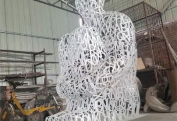 萬州大型鏤空人物雕塑常用，戶外擺放，鐵藝字母人物雕塑展示